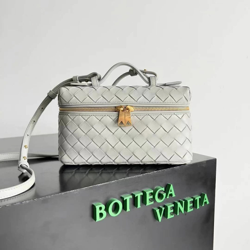 Bottega Veneta Bang Bang 9.1" (23 cm)