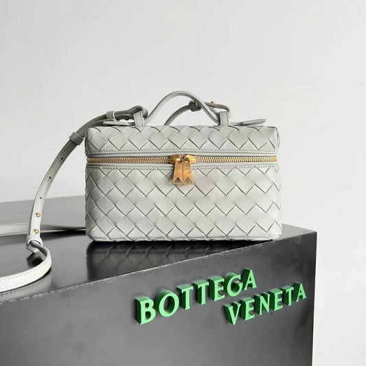 Bottega Veneta Bang Bang 9.1" (23 cm)