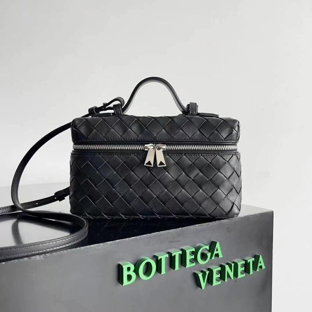 Bottega Veneta Bang Bang 9.1" (23 cm)