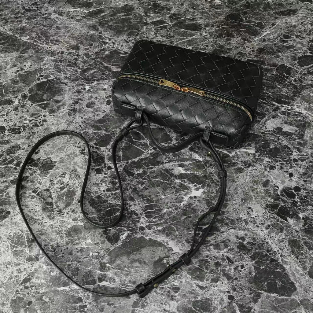 Bottega Veneta Bang Bang 9.1" (23 cm)
