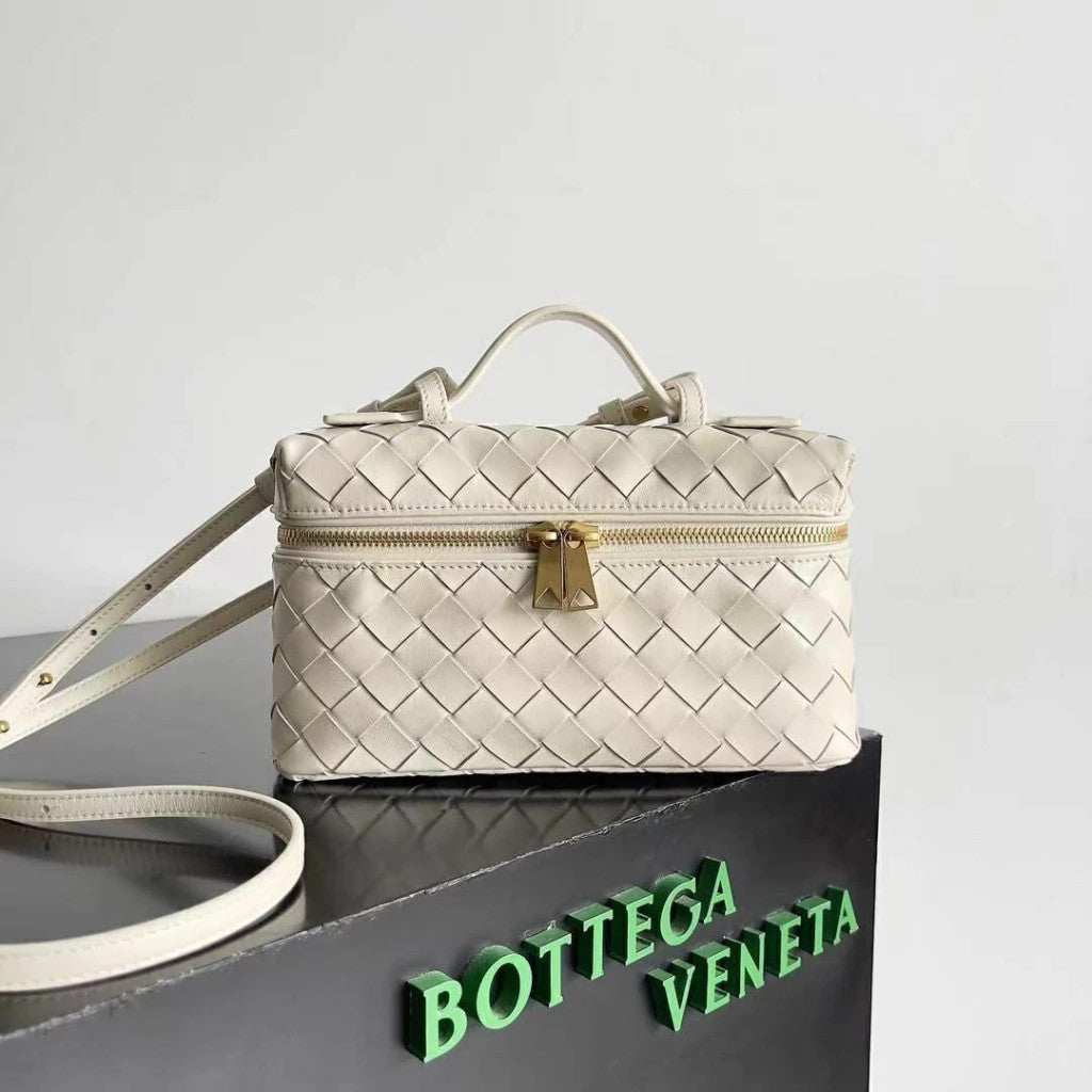 Bottega Veneta Bang Bang 9.1" (23 cm)