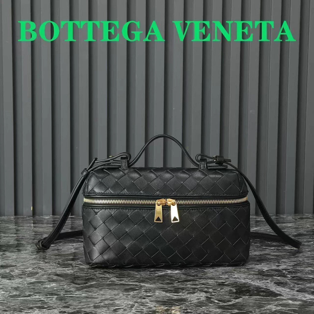 Bottega Veneta Bang Bang 9.1" (23 cm)