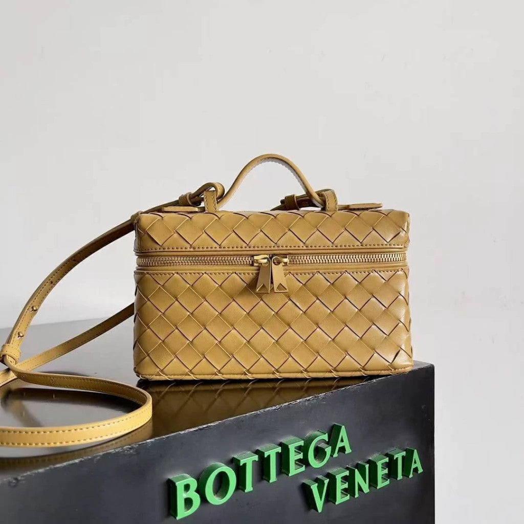 Bottega Veneta Bang Bang 9.1" (23 cm)