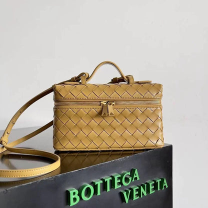 Bottega Veneta Bang Bang 9.1" (23 cm)