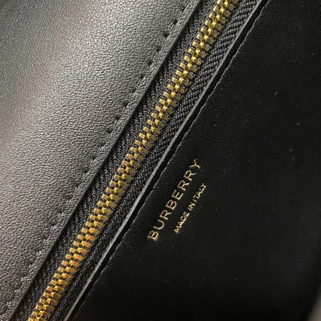 Burberry Legacy Monogram 8.3" (21 cm)