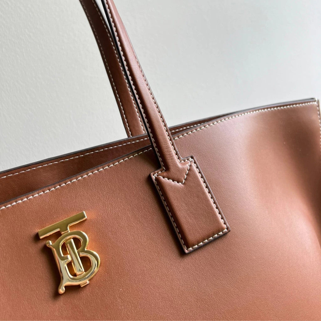 Burberry Tote Regency Cognac 13.8" (35 cm)