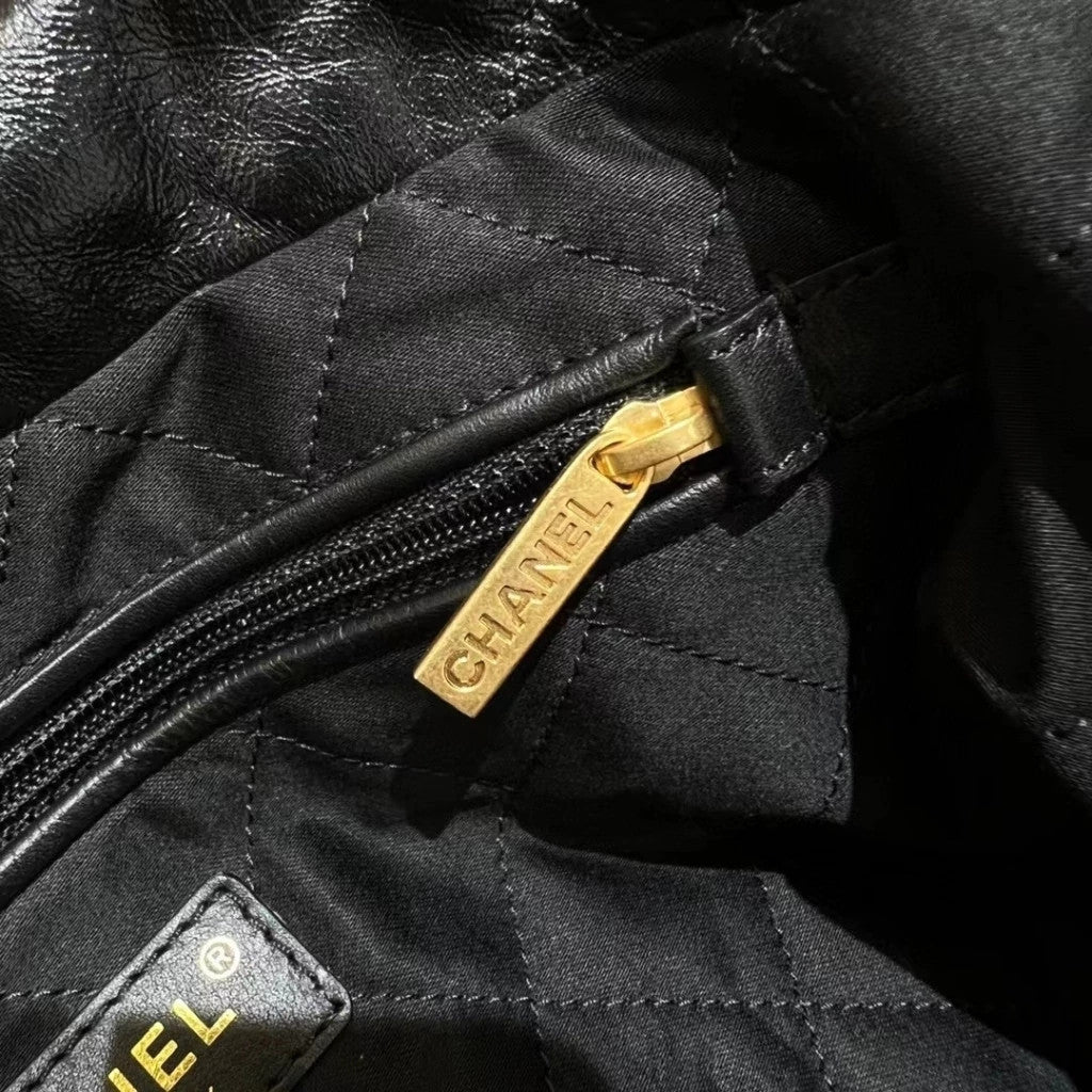 Chanel 22 Quilted Leather 15.4" (39 cm)