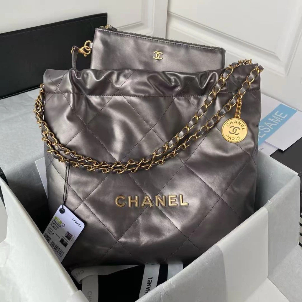 Chanel 22 Quilted Leather 15.4" (39 cm)