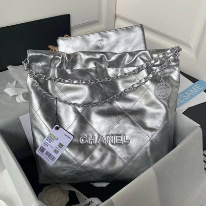 Chanel 22 Quilted Leather 15.4" (39 cm)