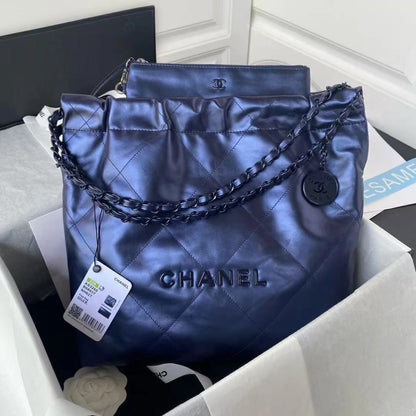 Chanel 22 Quilted Leather 15.4" (39 cm)