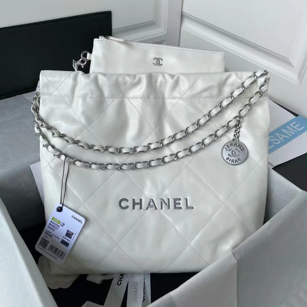 Chanel 22 Quilted Leather 15.4" (39 cm)