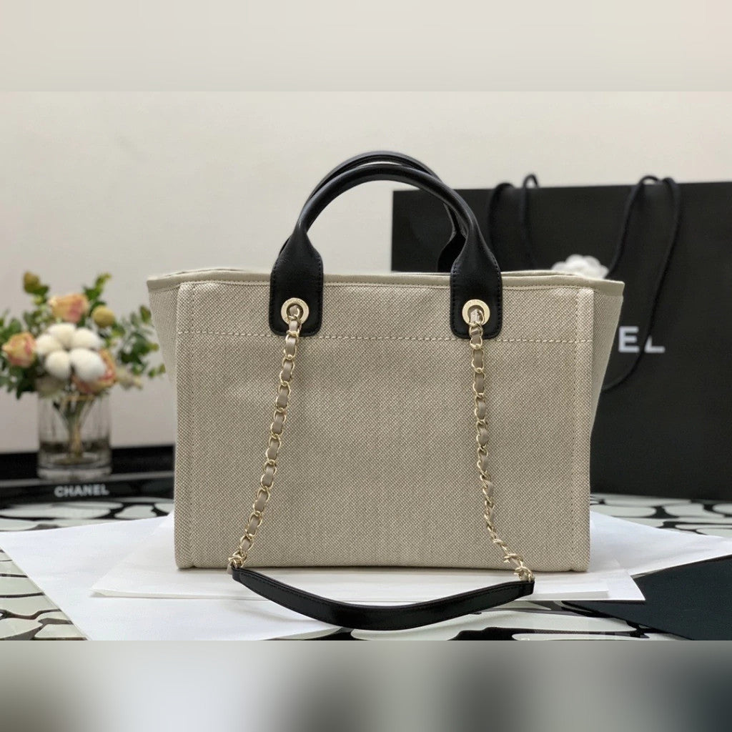 Chanel Deauville 15.4" (39 cm)