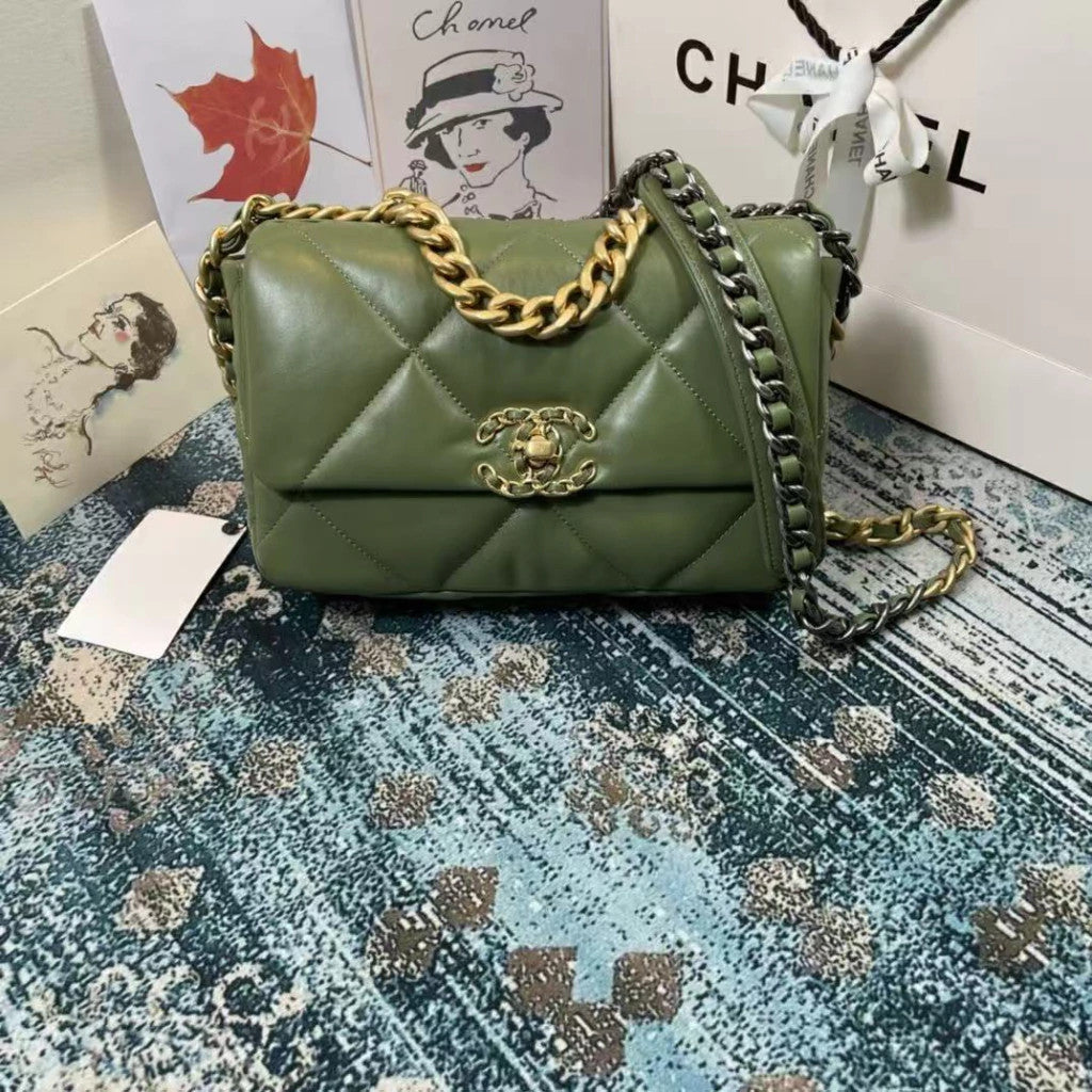 Chanel 19 Flap 7.6" (19.2 cm)