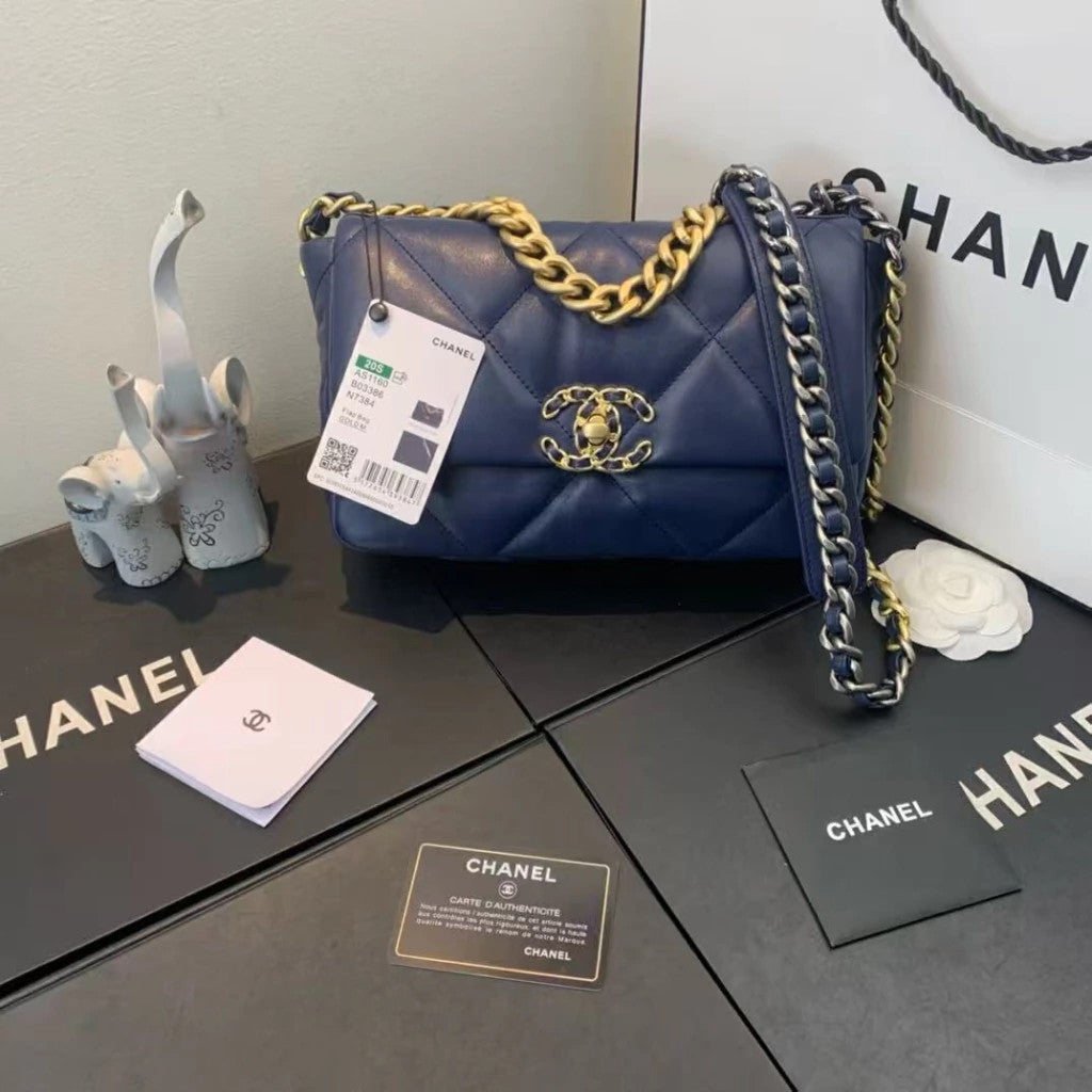 Chanel 19 Flap 7.6" (19.2 cm)