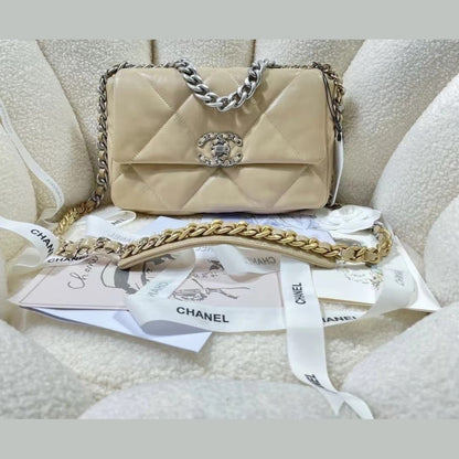Chanel 19 Flap 7.6" (19.2 cm)