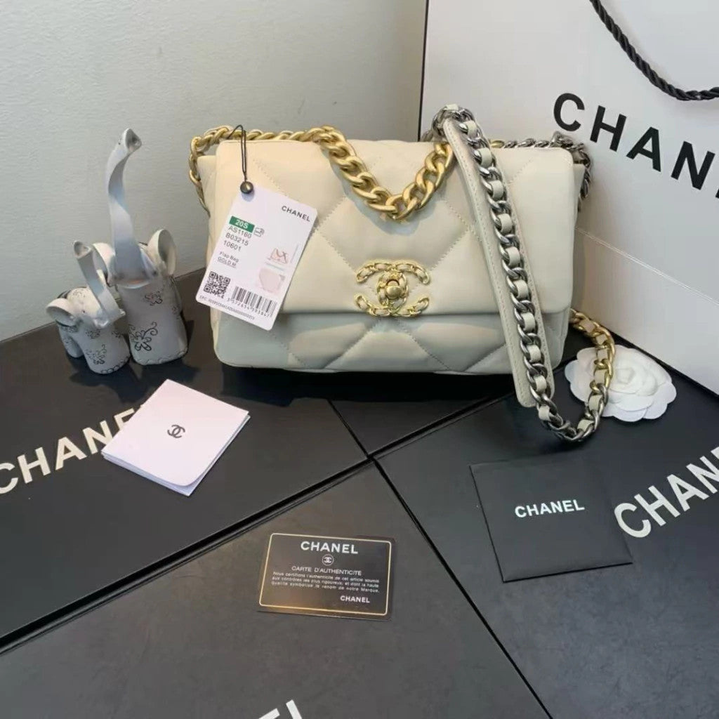 Chanel 19 Flap 7.6" (19.2 cm)