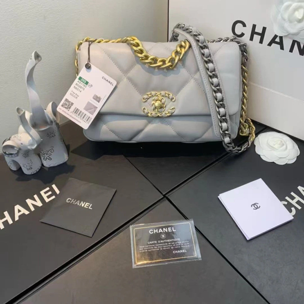 Chanel 19 Flap 7.6" (19.2 cm)