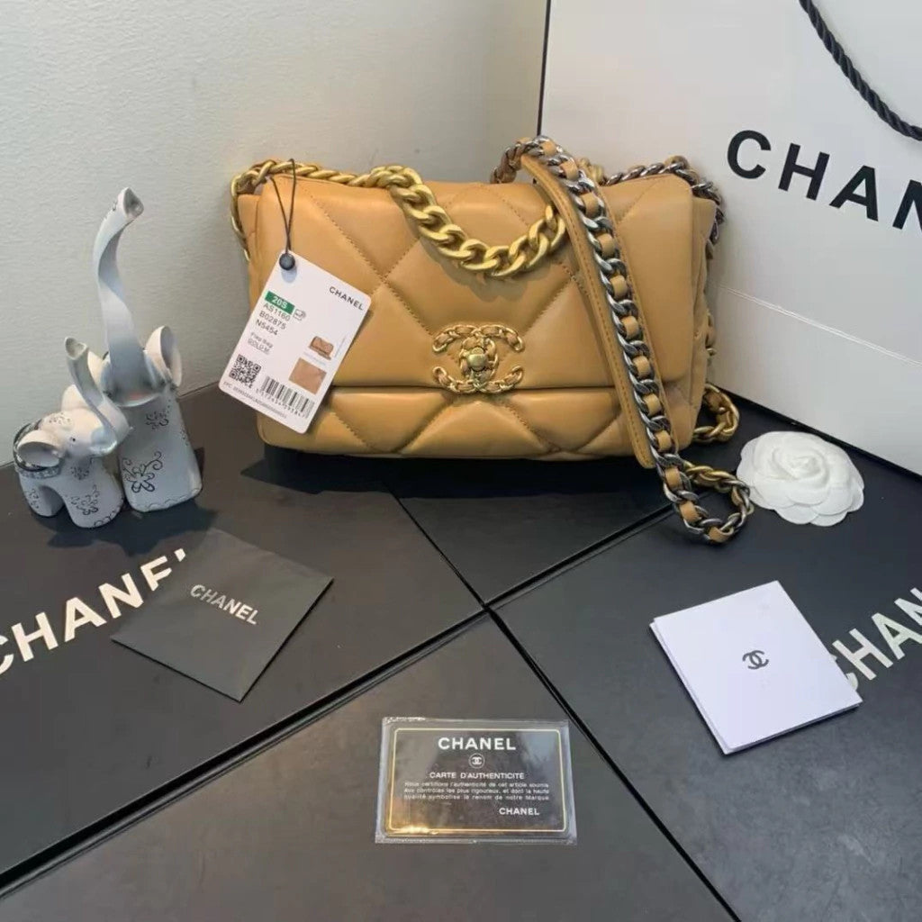 Chanel 19 Flap 7.6" (19.2 cm)