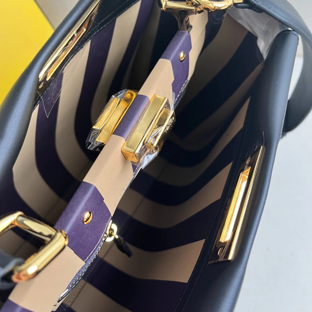Fendi Peekaboo ISeeU Medium 13.2" (33.5 cm)