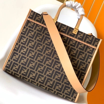 Fendi Sunshine Shopper Medium 14" (35.5 cm)