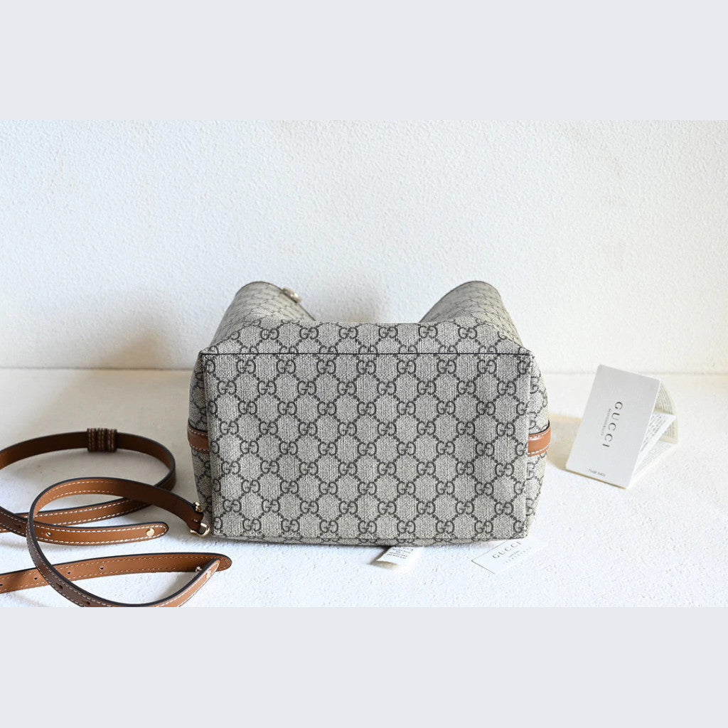 Gucci Emblem Medium 13.8" (35 cm)