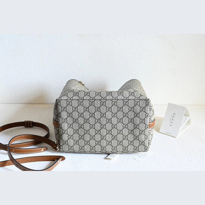 Gucci Emblem Medium 13.8" (35 cm)