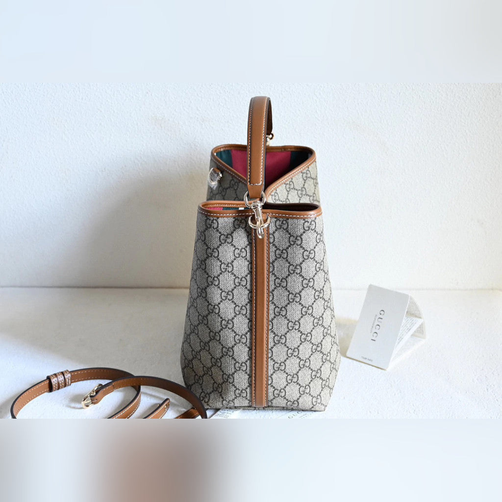 Gucci Emblem Medium 13.8" (35 cm)