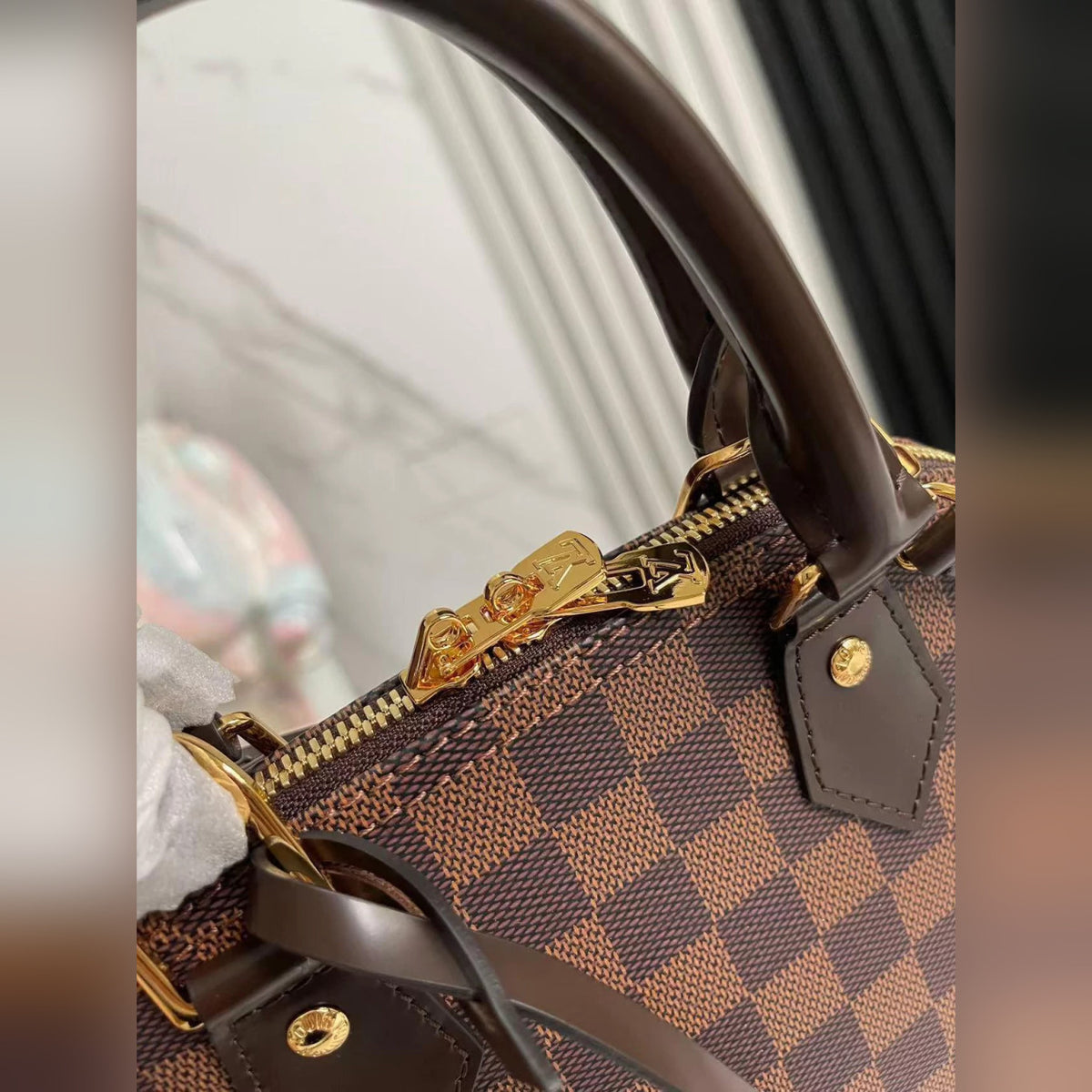 Louis Vuitton Alma BB Damier 9.3" (23.5 cm)