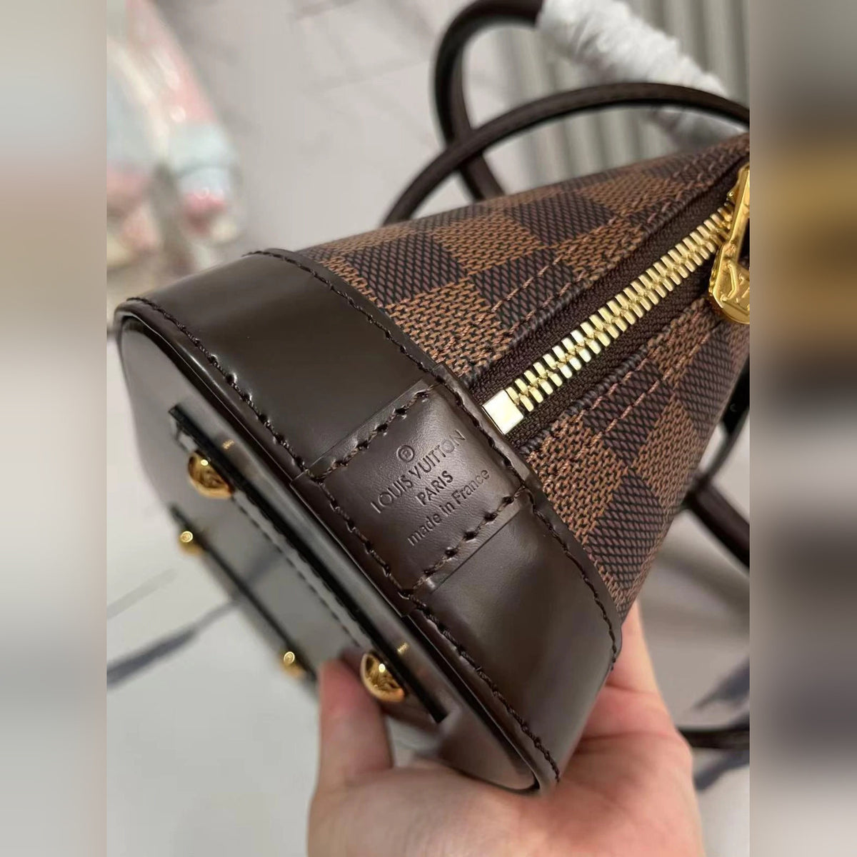 Louis Vuitton Alma BB Damier 9.3" (23.5 cm)
