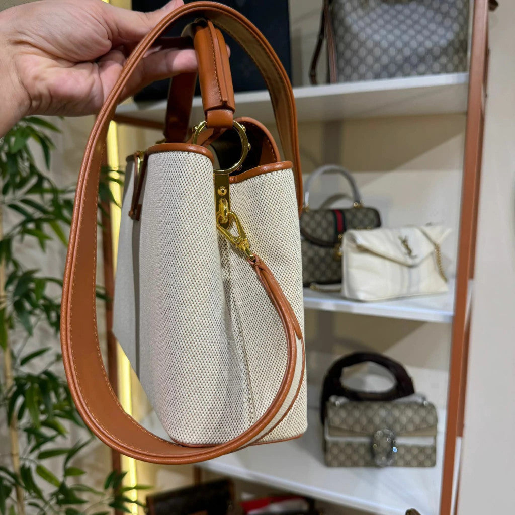 Louis Vuitton Capucines MM Canvas Natural 12.4" (31.5 cm)