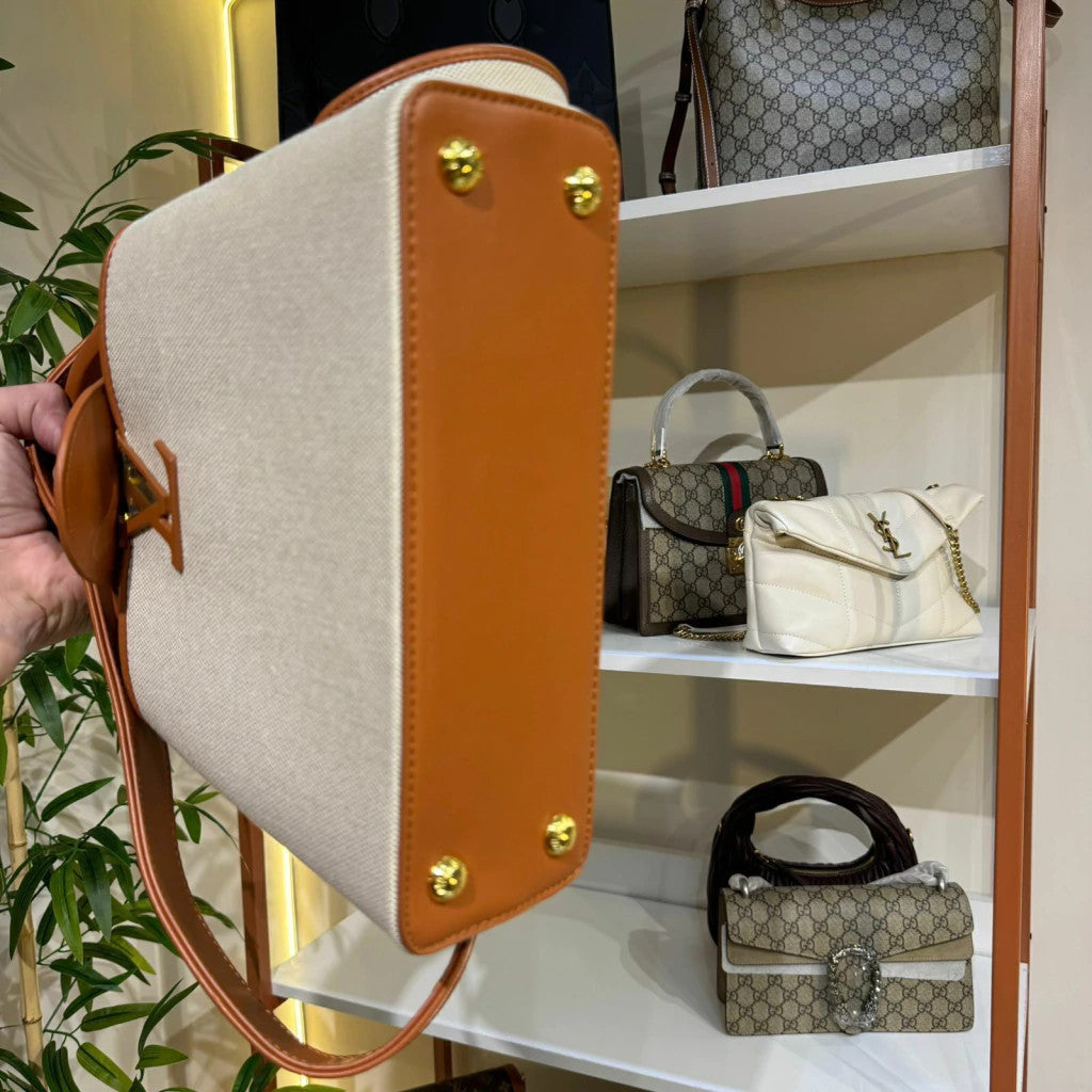 Louis Vuitton Capucines MM Canvas Natural 12.4" (31.5 cm)