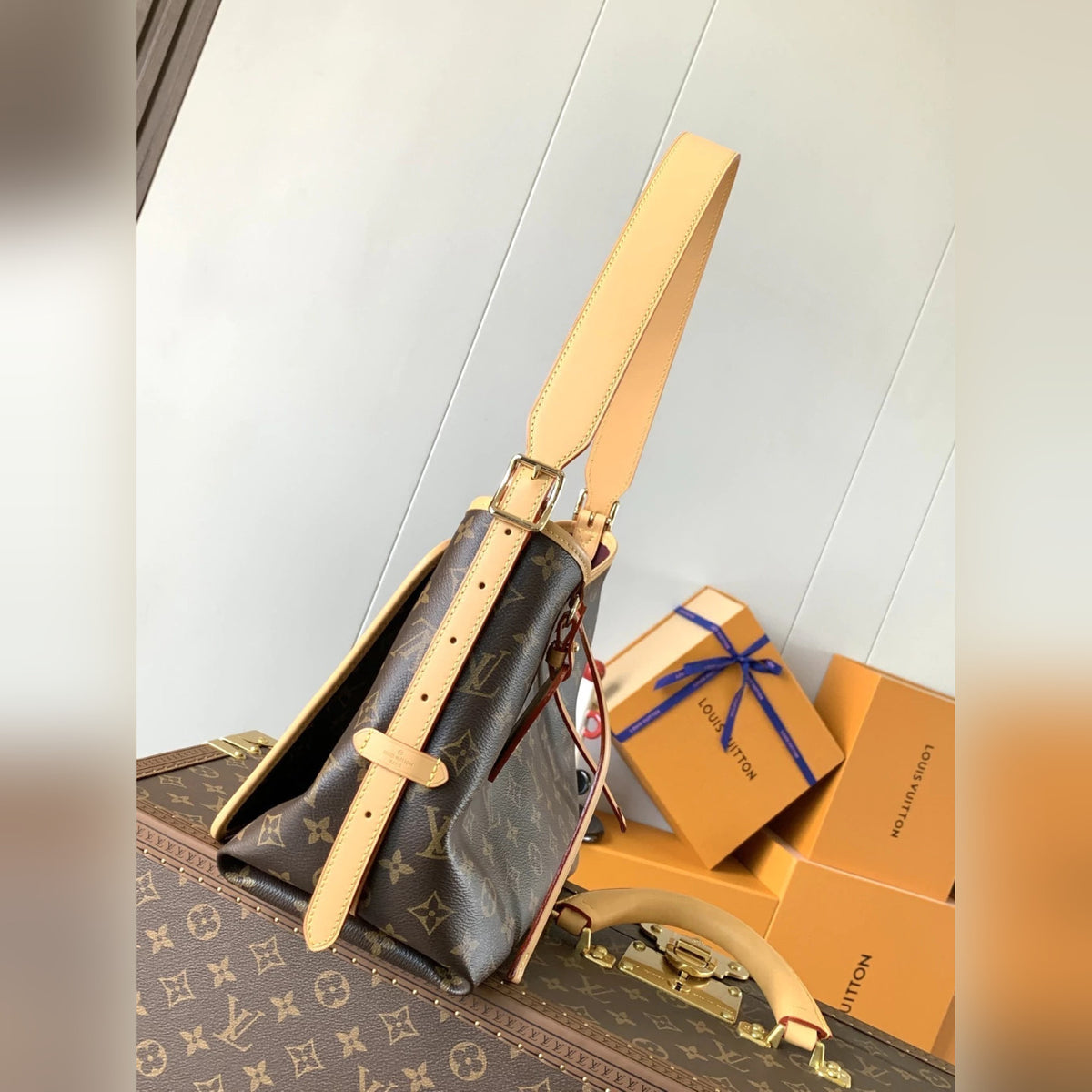 Louis Vuitton Carry All Monogram 12.6" (32 cm)