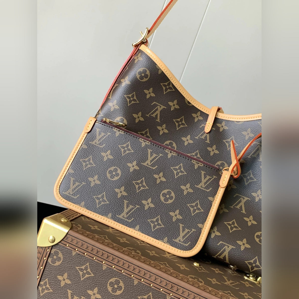Louis Vuitton Carry All Monogram 12.6" (32 cm)