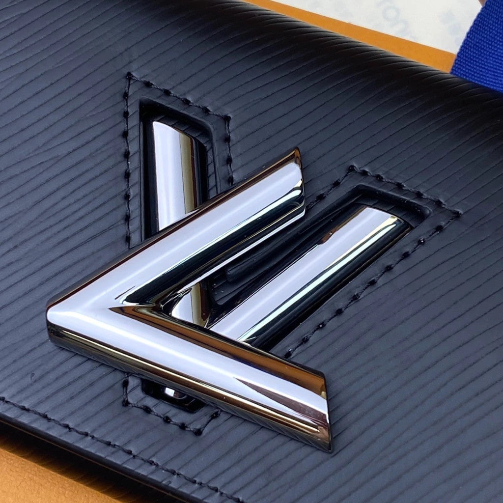 Louis Vuitton Close Assign Wallet 4.7" (12 cm)