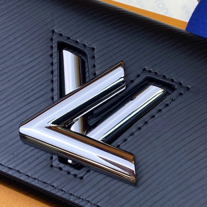 Louis Vuitton Close Assign Wallet 4.7" (12 cm)