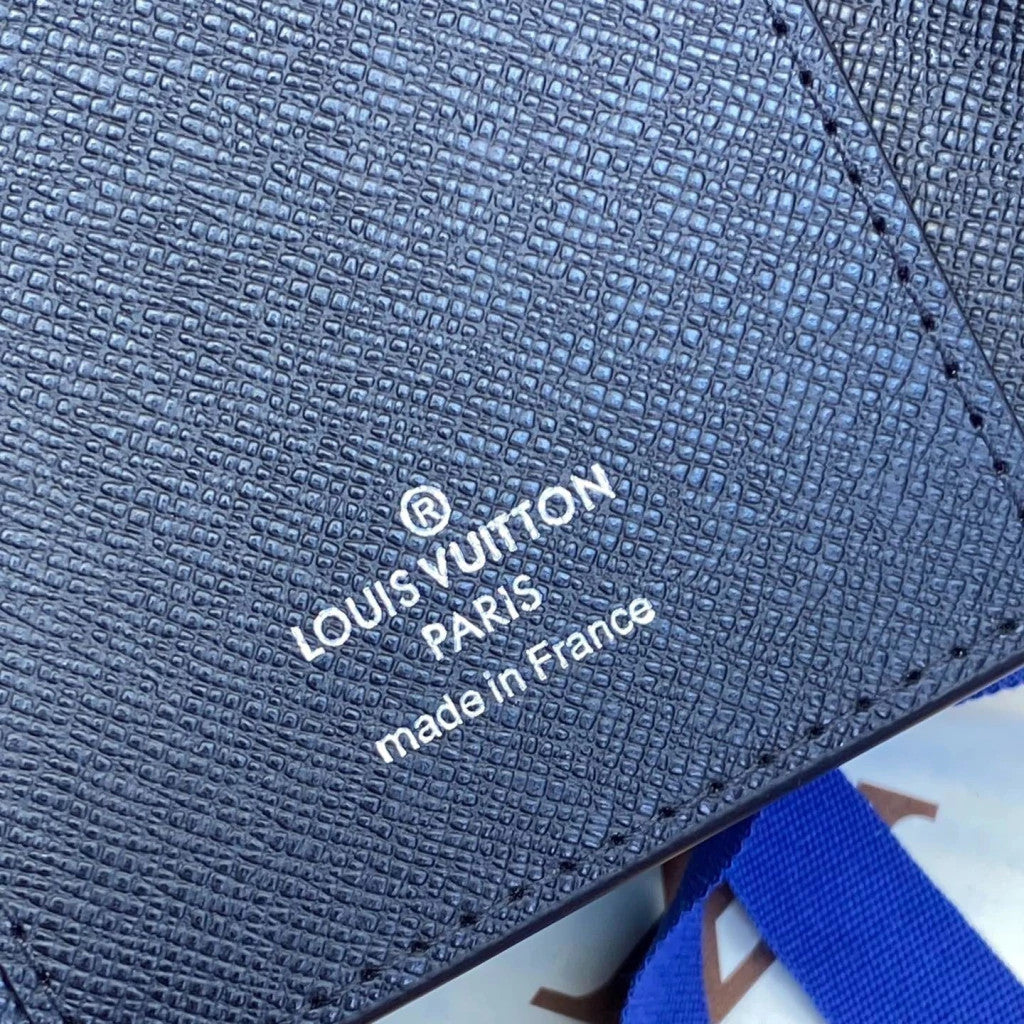Louis Vuitton Close Assign Wallet 4.7" (12 cm)