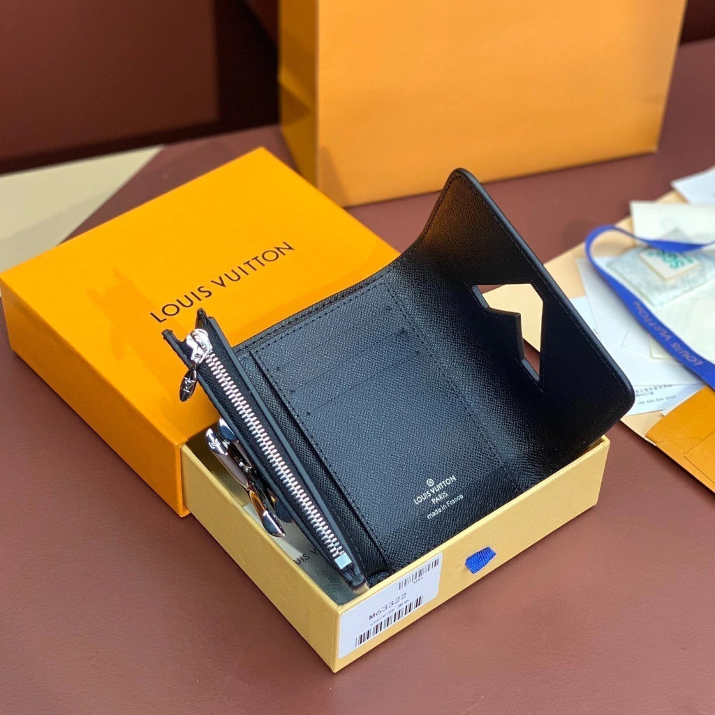Louis Vuitton Close Assign Wallet 4.7" (12 cm)