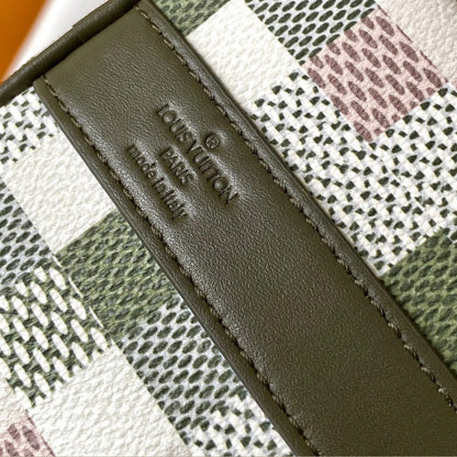 Louis Vuitton Keepall Bandoulière Mosaïque 9.8" (25 cm)