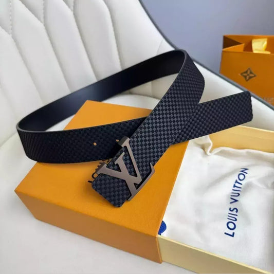 Louis Vuitton LV Initiales Belt 40 mm