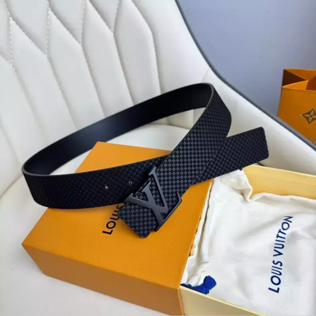 Louis Vuitton LV Initiales Belt 40 mm