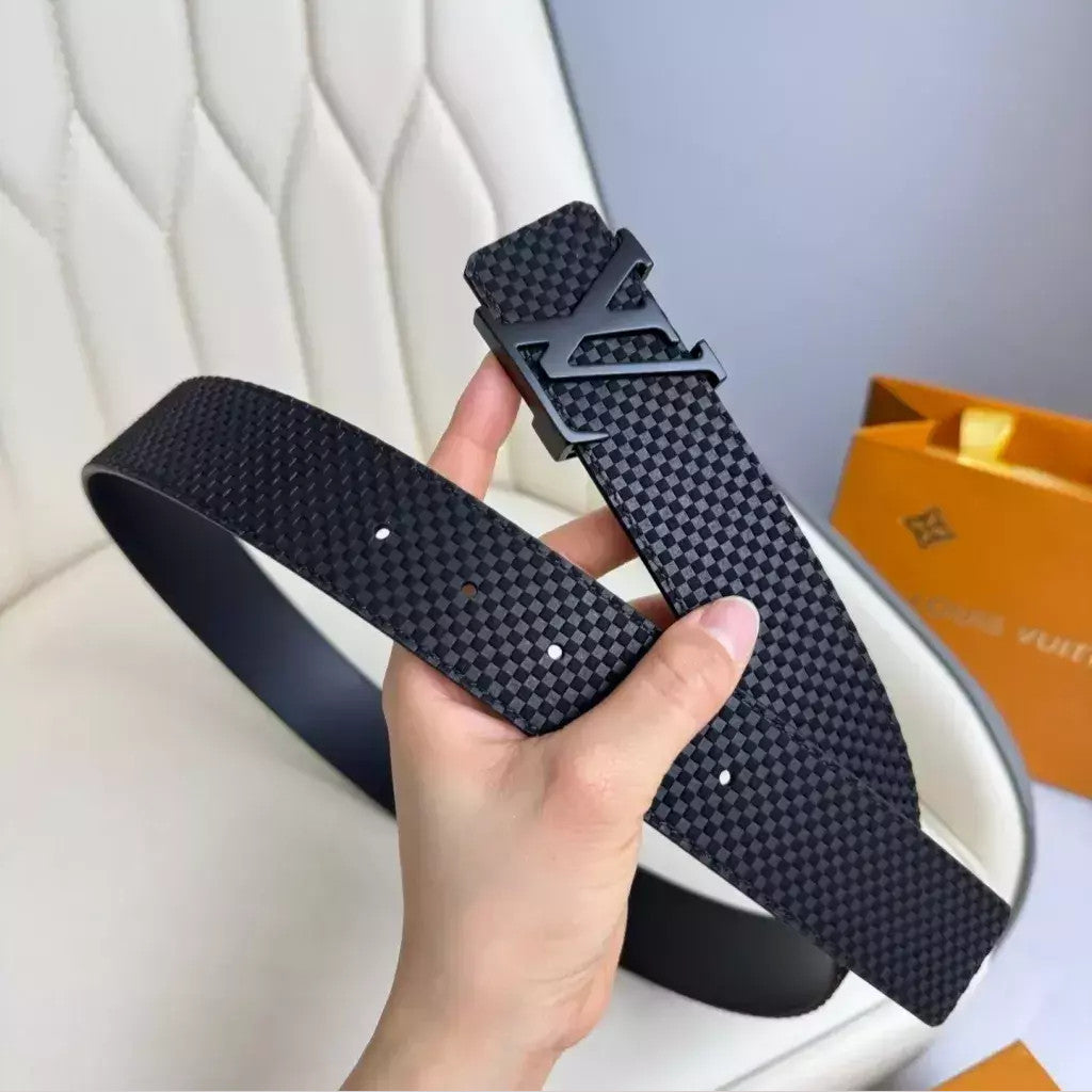 Louis Vuitton LV Initiales Belt 40 mm