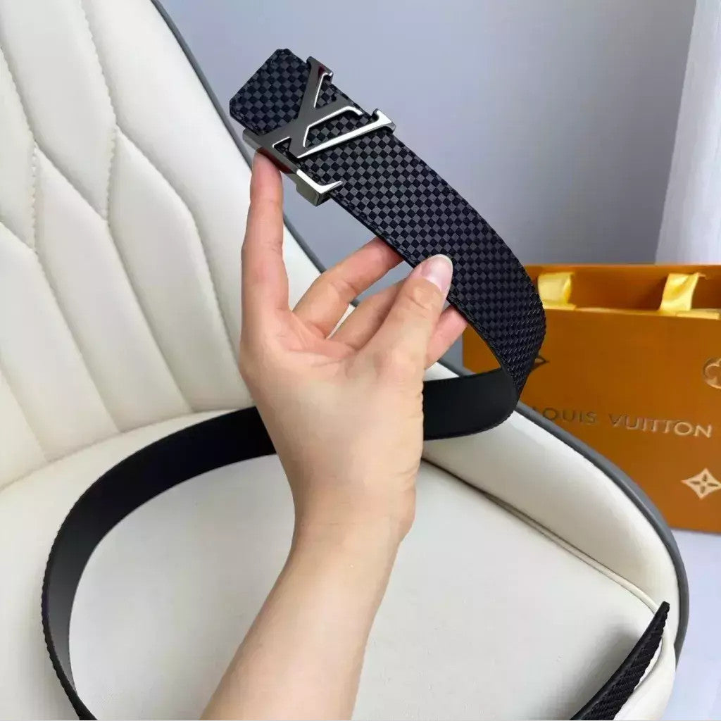 Louis Vuitton LV Initiales Belt 40 mm