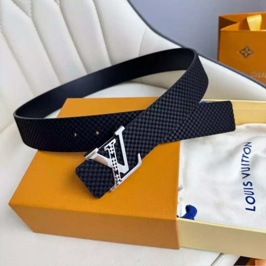 Louis Vuitton LV Initiales Belt 40 mm