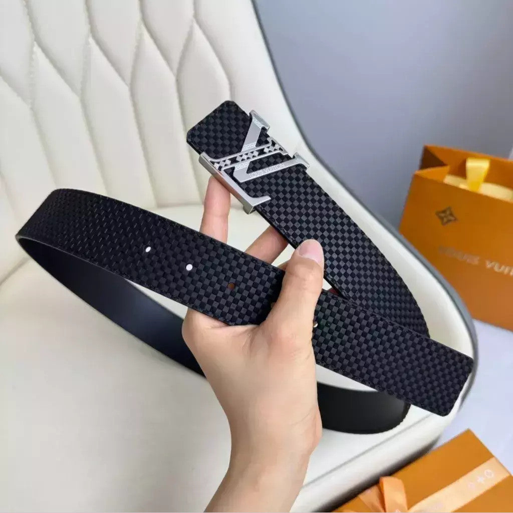 Louis Vuitton LV Initiales Belt 40 mm