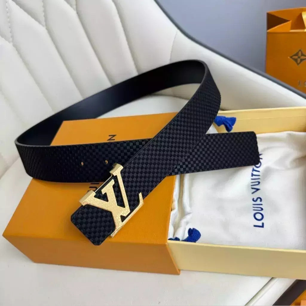 Louis Vuitton LV Initiales Belt 40 mm