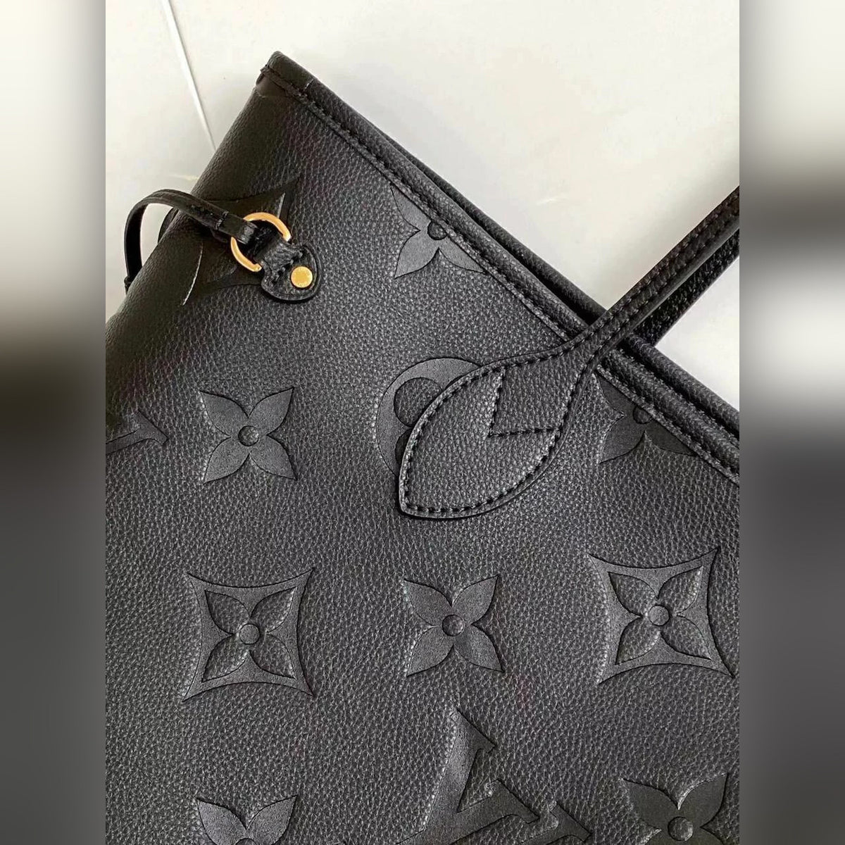 Louis Vuitton Neverfull MM Monogram Empreinte 12.2" (31 cm)