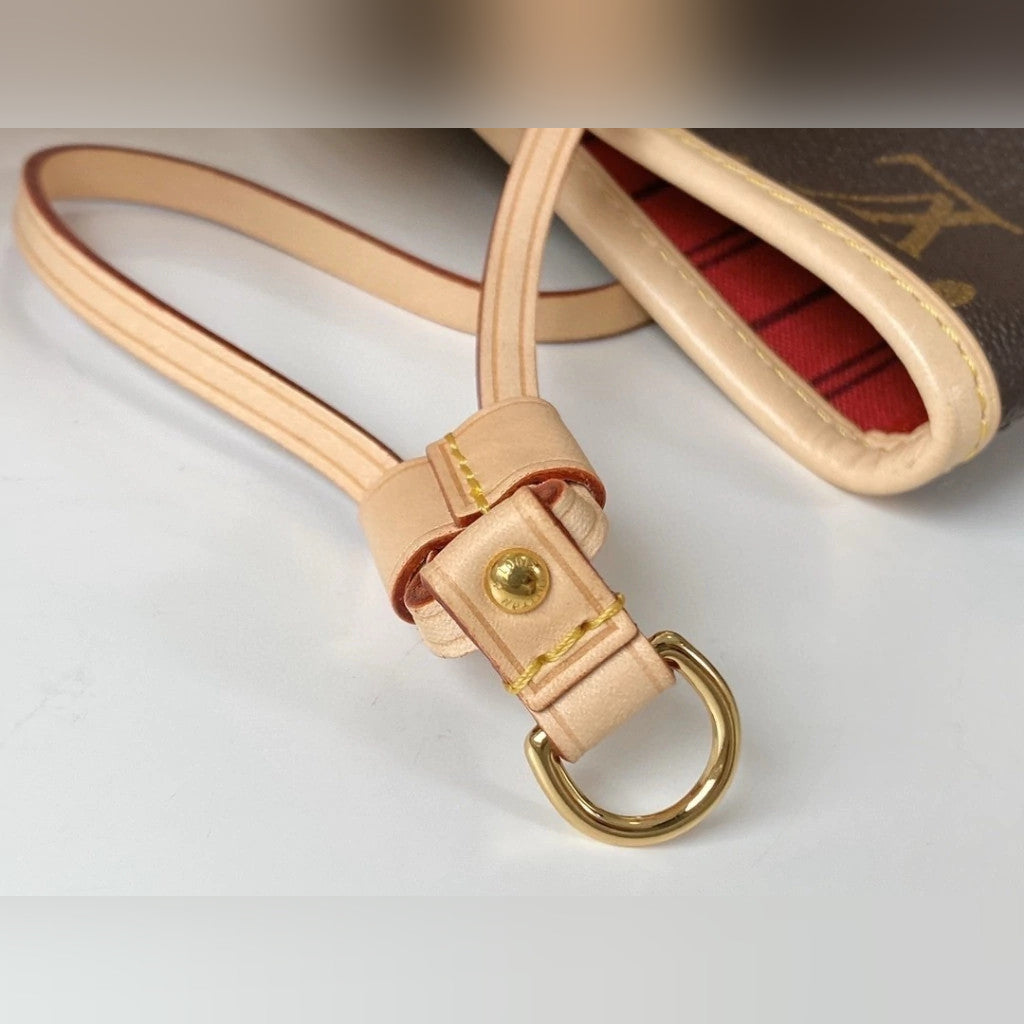 Louis Vuitton Neverfull MM Monogram with Red Lining 12.2" (31 cm)