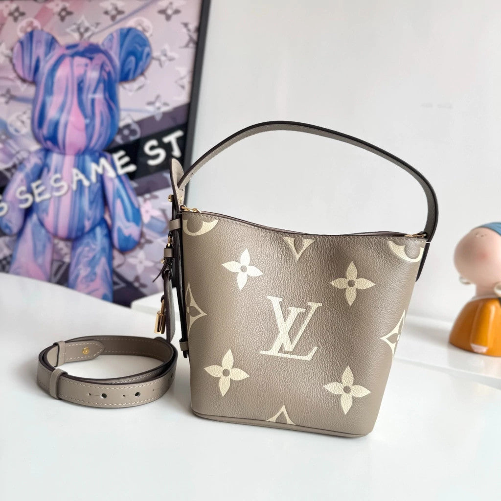 Louis Vuitton NéoNoé BB 6.3" (16 cm)