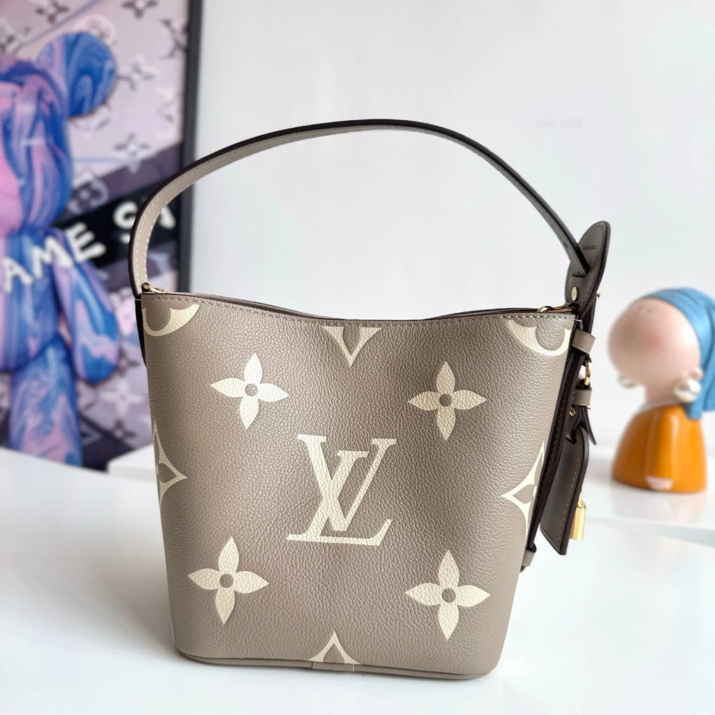 Louis Vuitton NéoNoé BB 6.3" (16 cm)