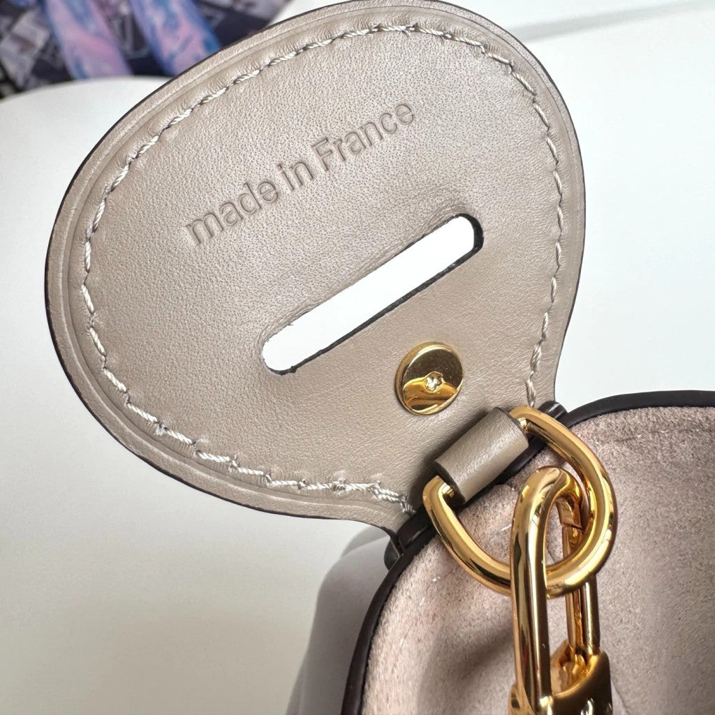 Louis Vuitton NéoNoé BB 6.3" (16 cm)